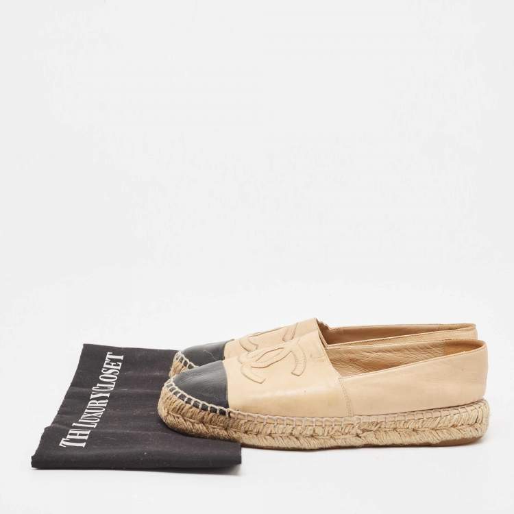 Pre Owned Chanel Beige/Black Leather CC Espadrille Flats Size 38