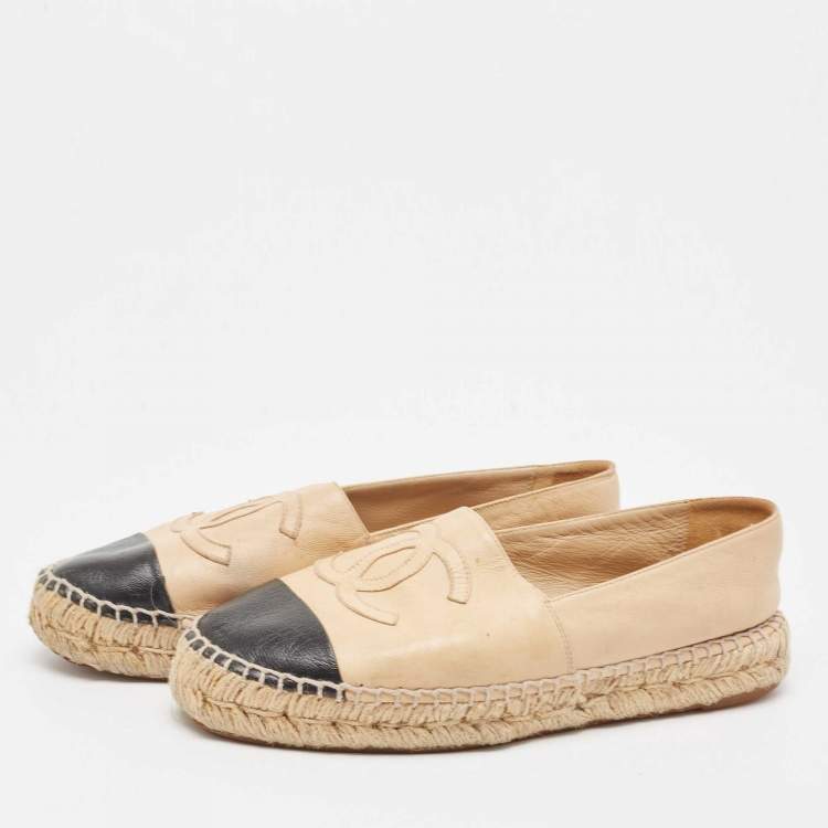 Pre Owned Chanel Beige/Black Leather CC Espadrille Flats Size 38