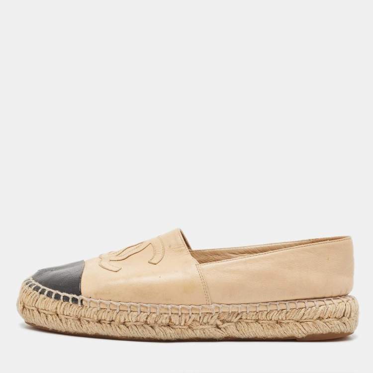 Pre Owned Chanel Beige/Black Leather CC Espadrille Flats Size 38