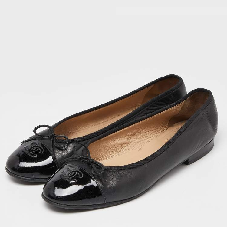 Pre Owned Chanel Black Leather and Patent CC Cap Toe Bow Ballet Flats Size 40.5