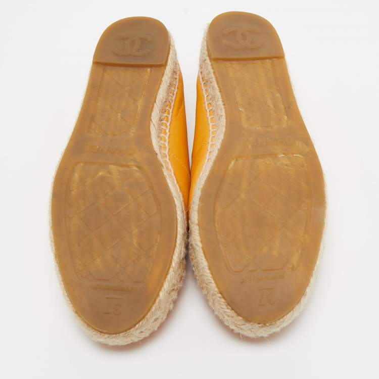 Pre Owned Chanel Yellow Leather CC Espadrille Flats Size 37