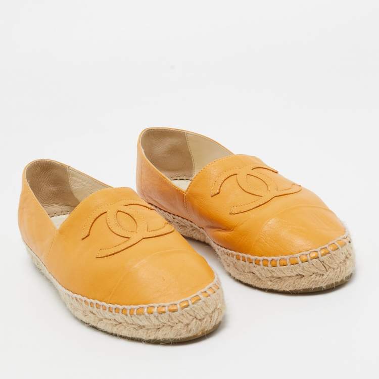 Pre Owned Chanel Yellow Leather CC Espadrille Flats Size 37