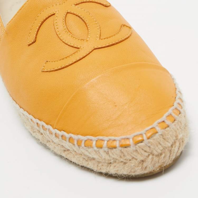 Pre Owned Chanel Yellow Leather CC Espadrille Flats Size 37