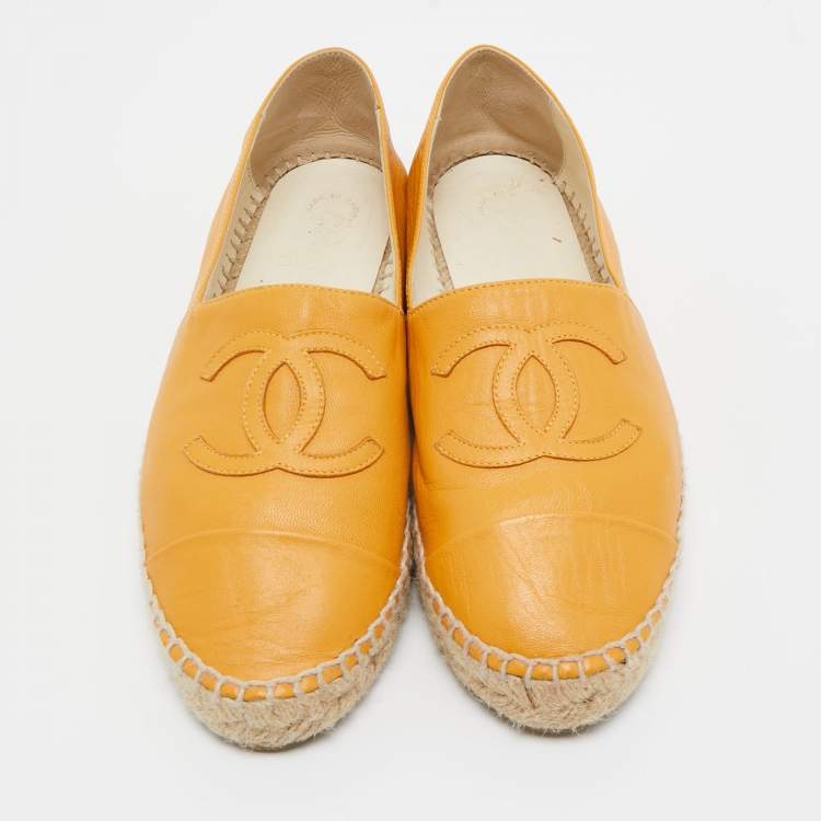 Pre Owned Chanel Yellow Leather CC Espadrille Flats Size 37