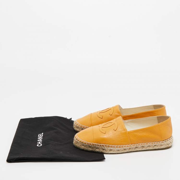 Pre Owned Chanel Yellow Leather CC Espadrille Flats Size 37