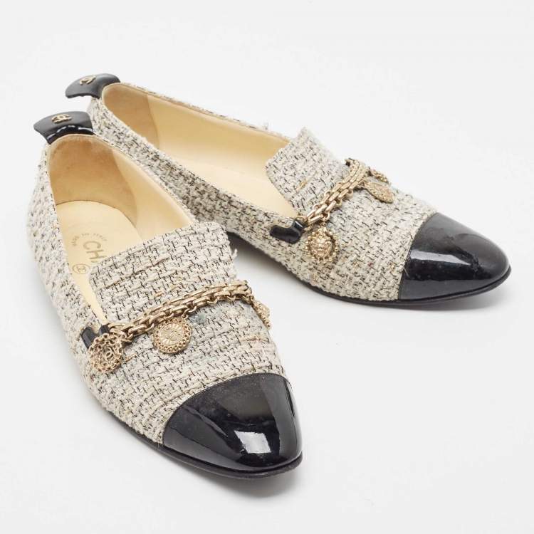 Pre Owned Chanel Beige/Black Tweed and Patent Chain-Link Loafers Size 37.5