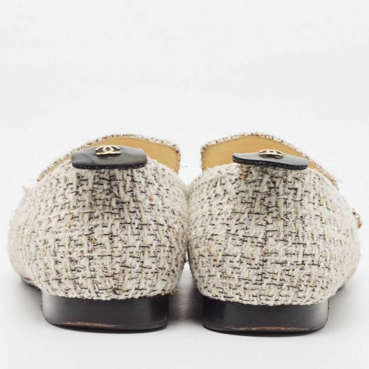 Pre Owned Chanel Beige/Black Tweed and Patent Chain-Link Loafers Size 37.5