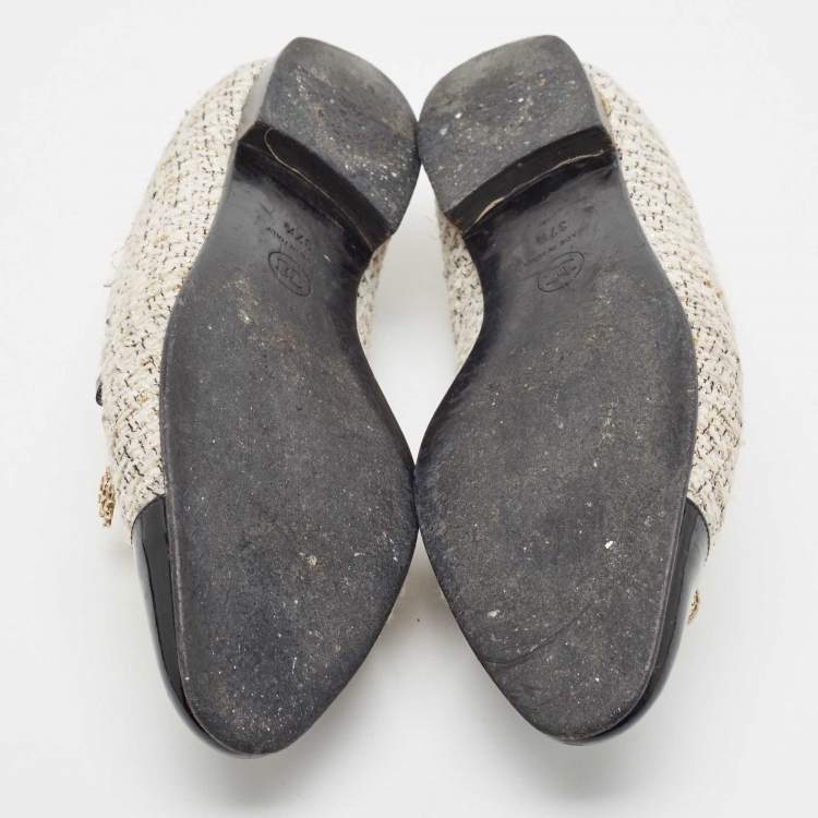 Pre Owned Chanel Beige/Black Tweed and Patent Chain-Link Loafers Size 37.5