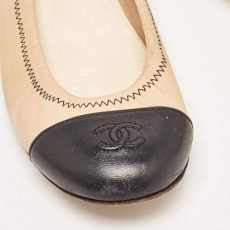 Pre Owned Chanel Beige/Black Leather CC Ballet Flats Size 36.5