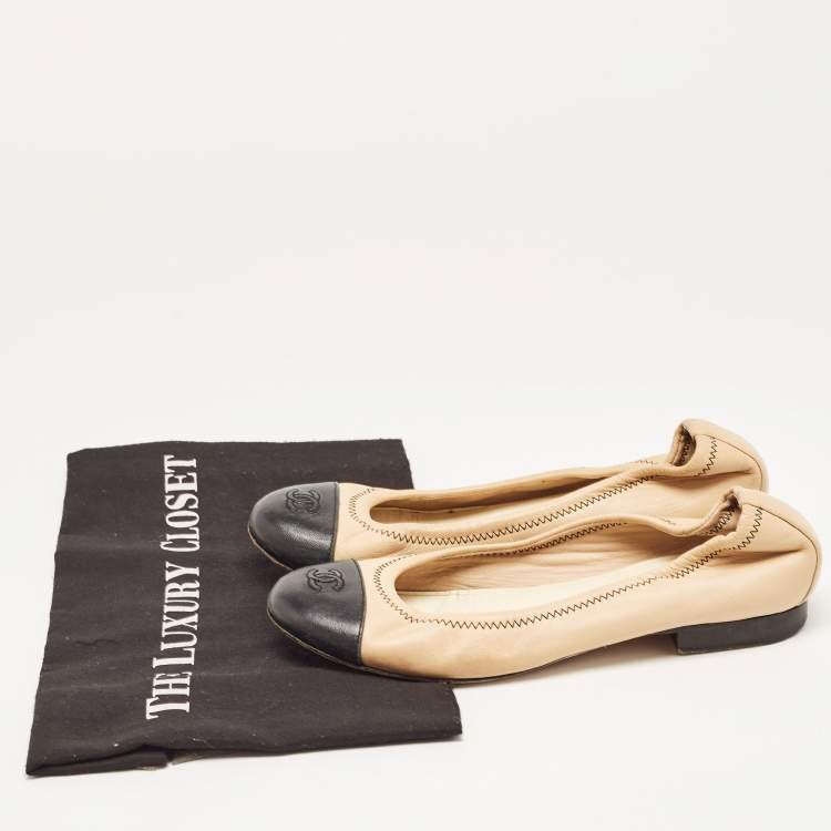 Pre Owned Chanel Beige/Black Leather CC Ballet Flats Size 36.5