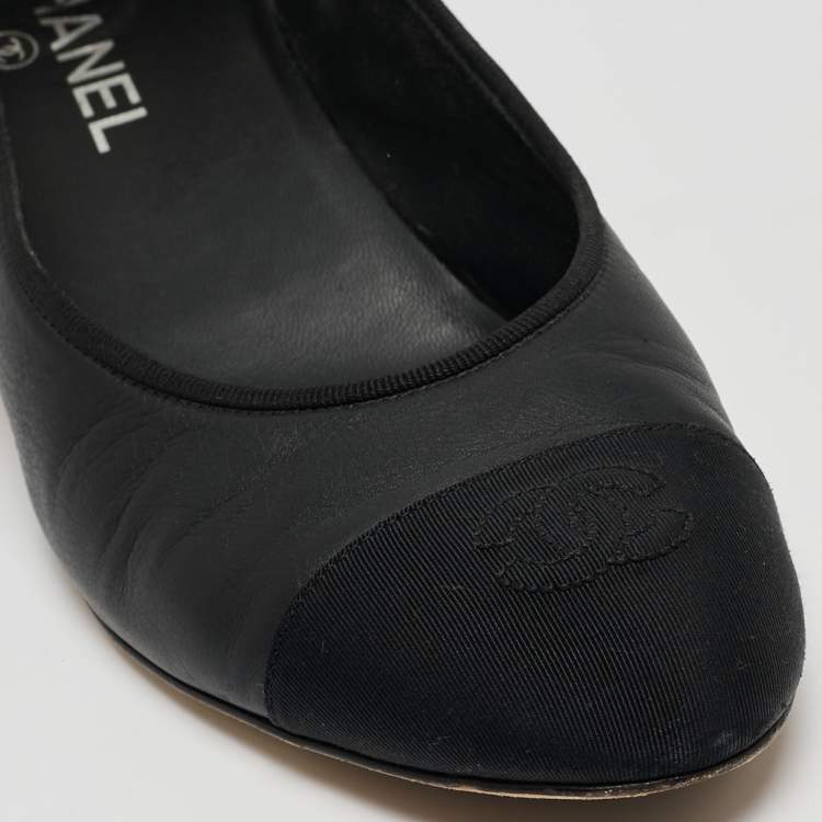 Pre Owned Chanel Black Leather and Canvas CC Cap Toe Pumps Size 40.5