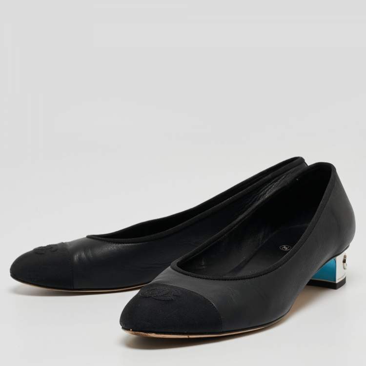 Pre Owned Chanel Black Leather and Canvas CC Cap Toe Pumps Size 40.5