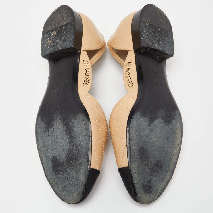 Pre Owned Chanel Beige/Black Leather and Fabric Cap Toe CC D'orsay Flats Size 39