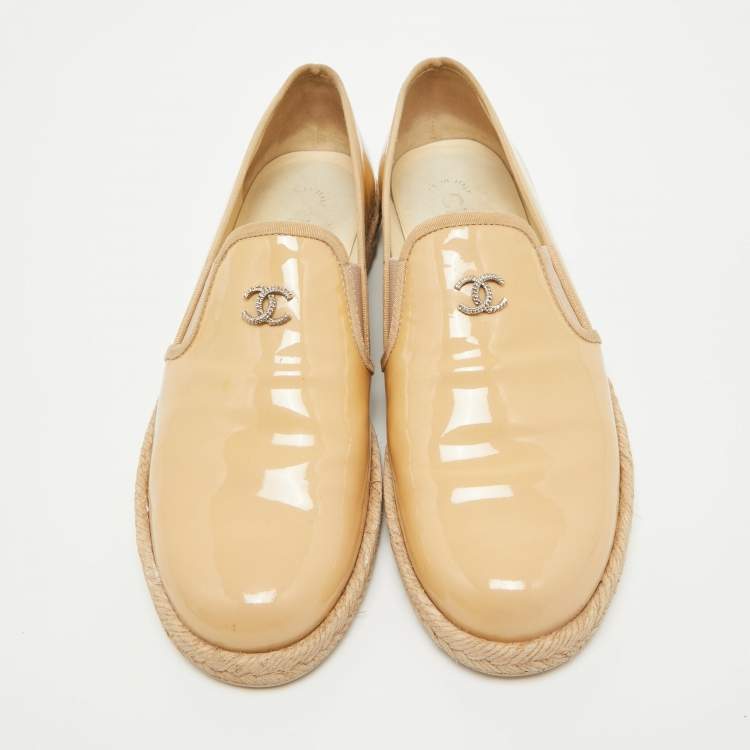 Pre Owned Chanel Beige Patent Leather CC Espadrille Loafers Size 36.5