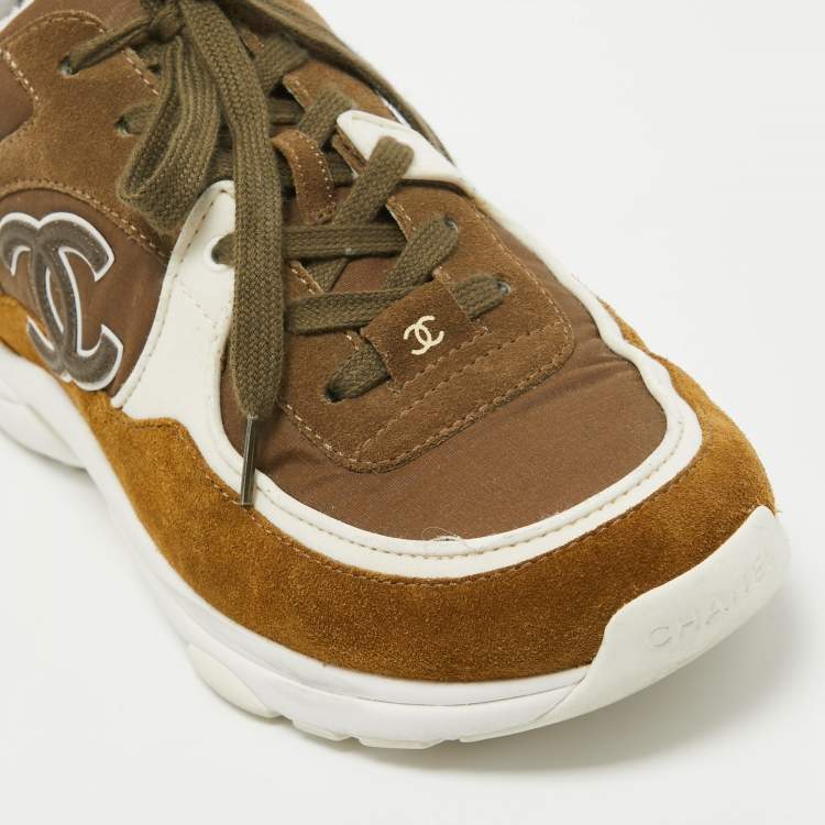 Pre Owned Chanel Two Tone Fabric and Suede CC Sneakers Size 40