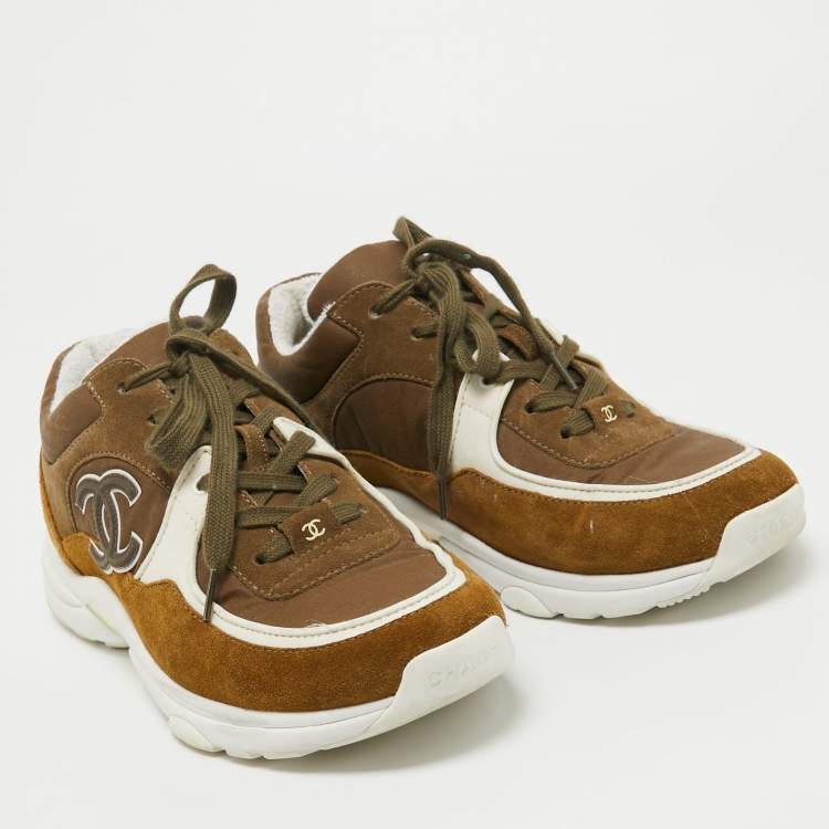 Pre Owned Chanel Two Tone Fabric and Suede CC Sneakers Size 40