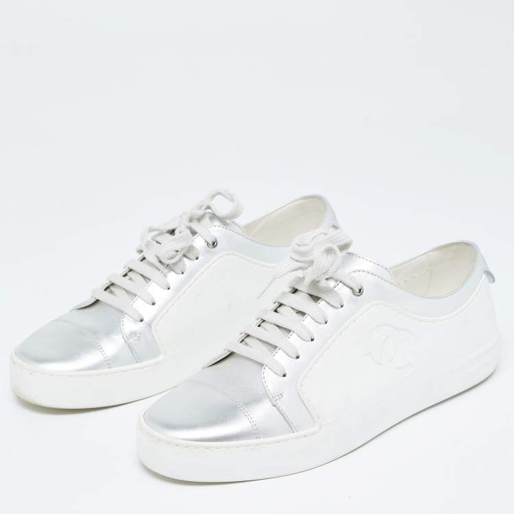 Pre Owned Chanel White/Silver Leather and Rubber Low Top Sneakers Size 39
