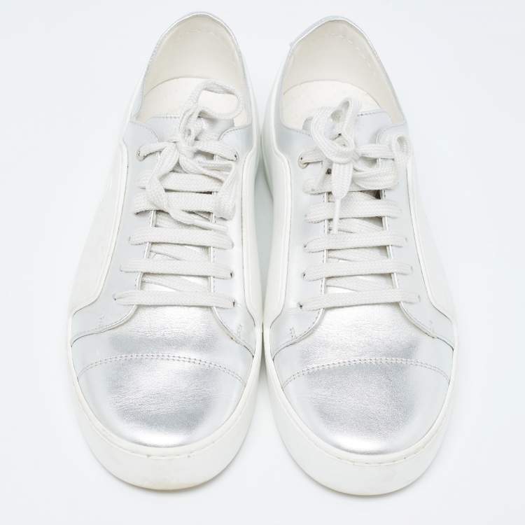 Pre Owned Chanel White/Silver Leather and Rubber Low Top Sneakers Size 39