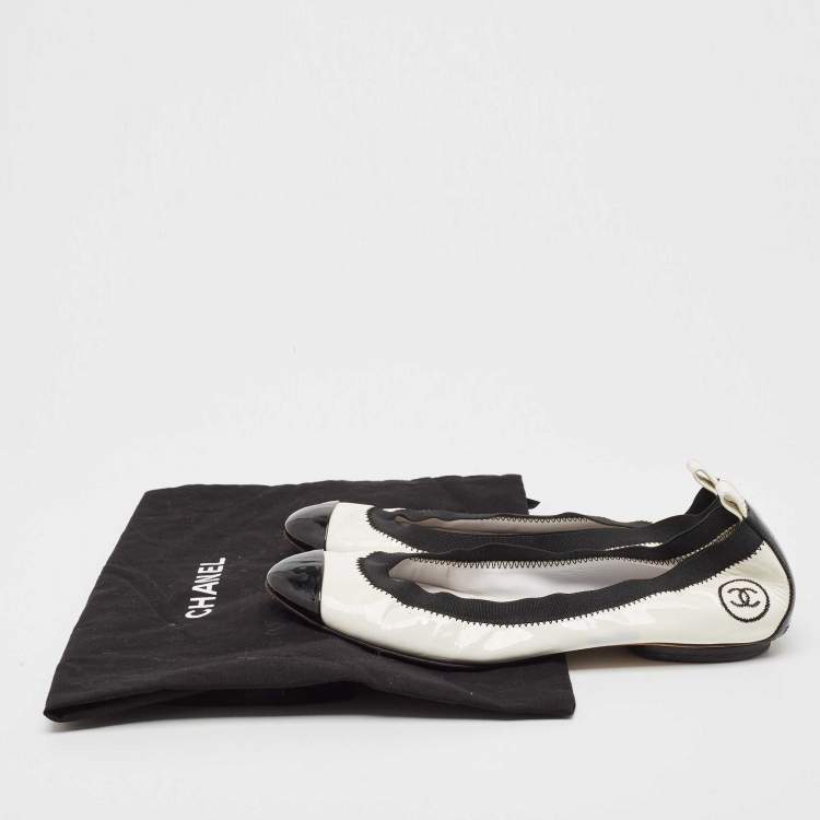 Pre Owned Chanel White/Black Patent Scrunch Ballet Flats Size 39.5