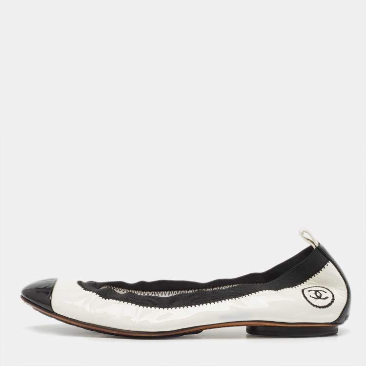 Pre Owned Chanel White/Black Patent Scrunch Ballet Flats Size 39.5