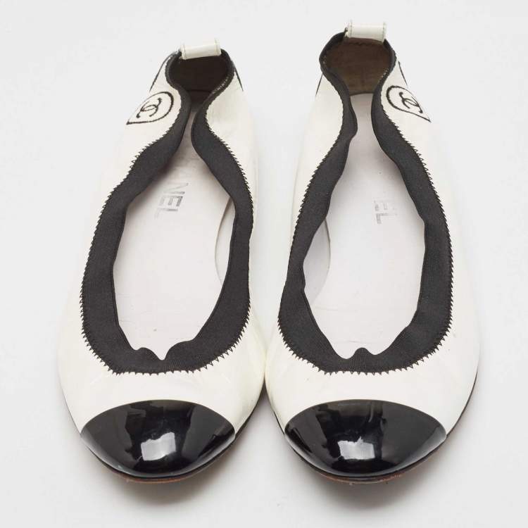 Pre Owned Chanel White/Black Patent Scrunch Ballet Flats Size 39.5