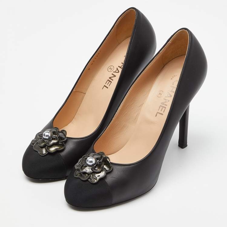 Pre Owned Chanel Black Leather and Canvas Camellia Embellished Cap Toe Pumps Size 41