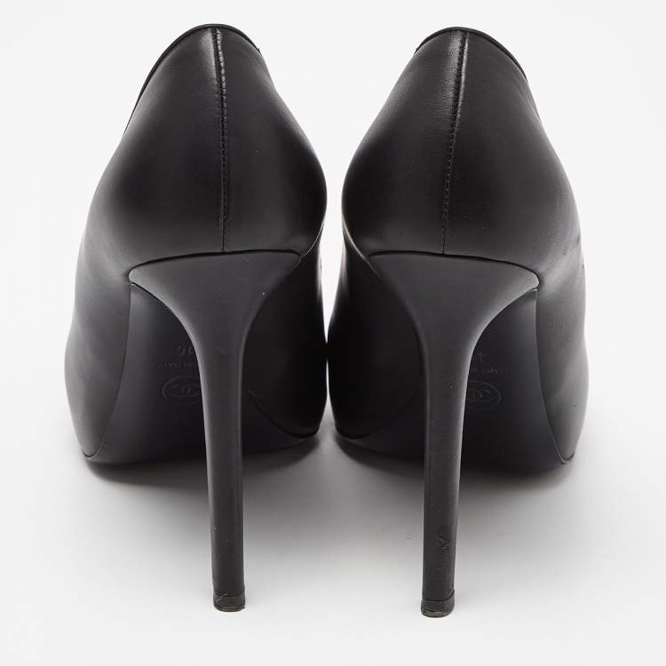 Pre Owned Chanel Black Leather and Canvas Camellia Embellished Cap Toe Pumps Size 41