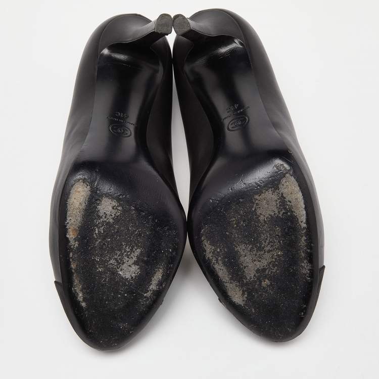 Pre Owned Chanel Black Leather and Canvas Camellia Embellished Cap Toe Pumps Size 41