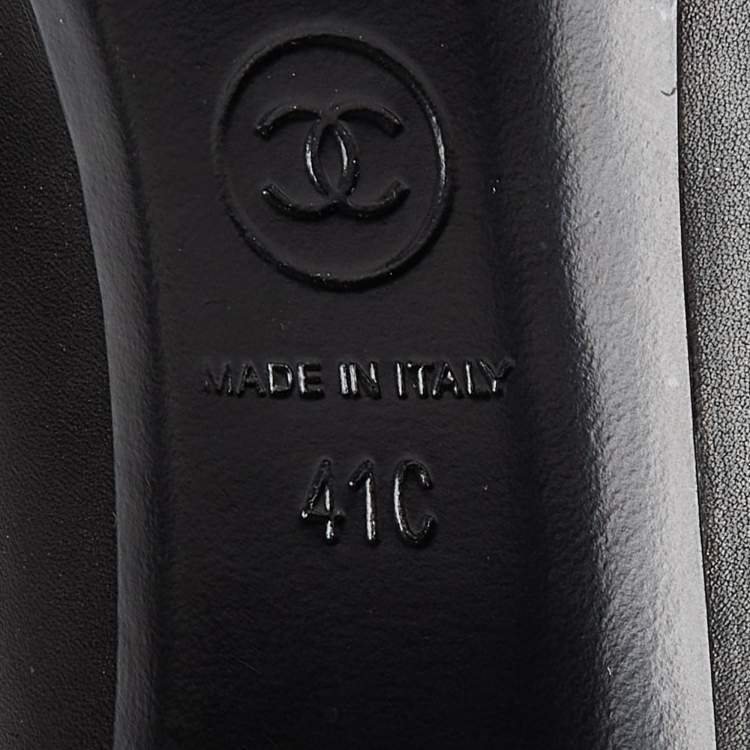Pre Owned Chanel Black Leather and Canvas Camellia Embellished Cap Toe Pumps Size 41