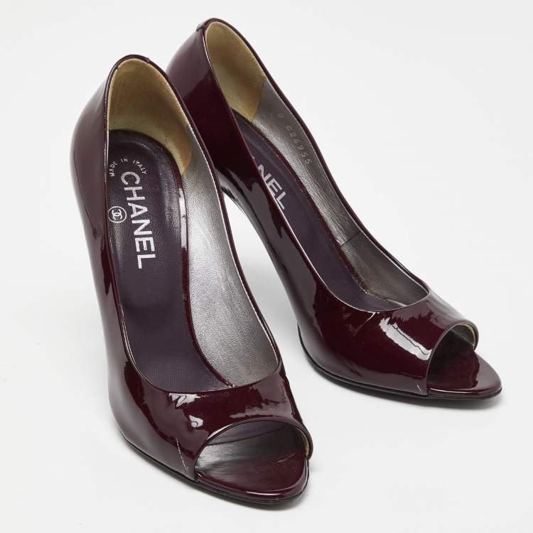 Pre Owned Chanel Purple/Silver Patent Leather Peep Toe CC Heel Pumps Size 39.5