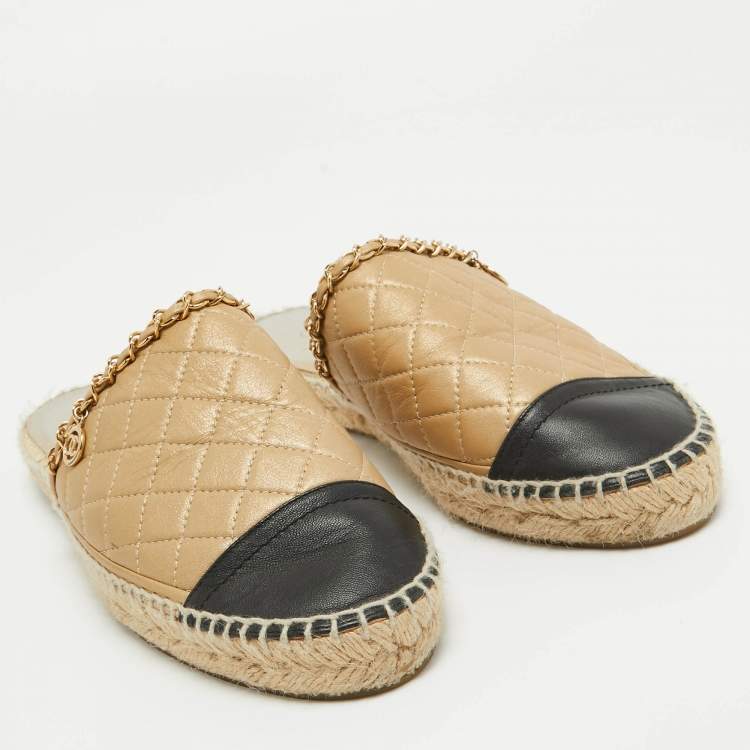Pre Owned Chanel Beige/Black Quilted Leather CC Chain Link Espadrille Flat Mules Size 41