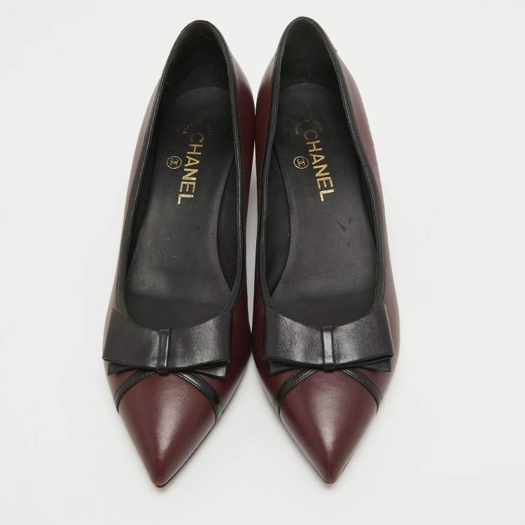 Pre Owned Chanel Burgundy/Black Leather Bow CC Pointed Toe Pumps Size 40