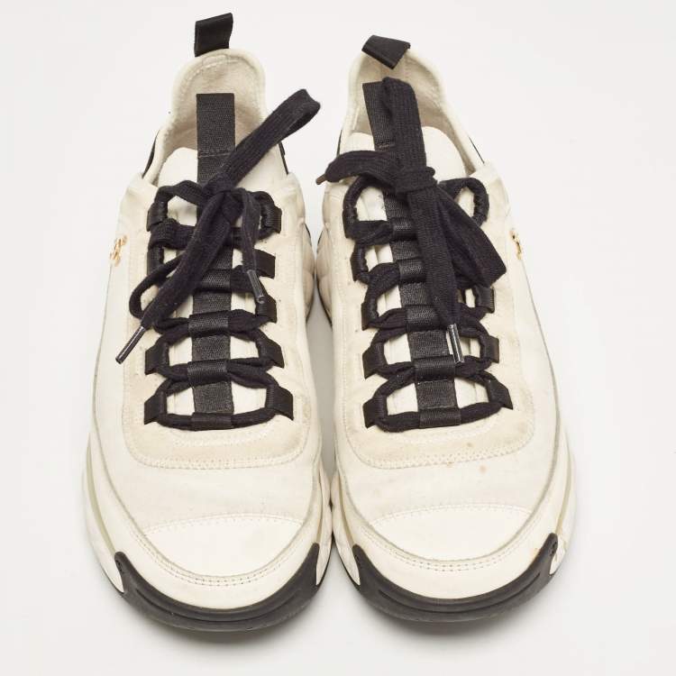 Pre Owned Chanel White/Black Leather and Fabric CC Low Top Sneakers Size 38