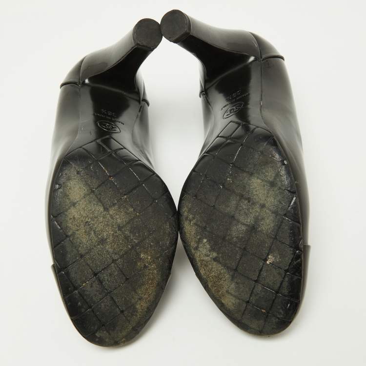 Pre Owned Chanel Black/Brown Patent Leather CC Cap Toe Pumps Size 36.5