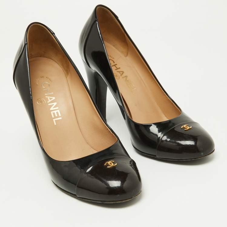 Pre Owned Chanel Black/Brown Patent Leather CC Cap Toe Pumps Size 36.5