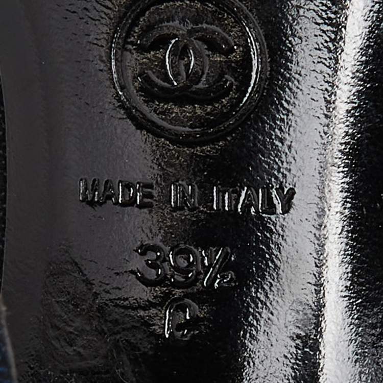 Pre Owned Chanel Black/Blue Suede Embellished CC Cap Toe Pumps Size 39.5