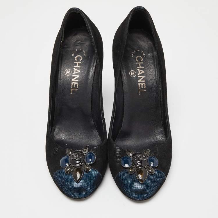 Pre Owned Chanel Black/Blue Suede Embellished CC Cap Toe Pumps Size 39.5