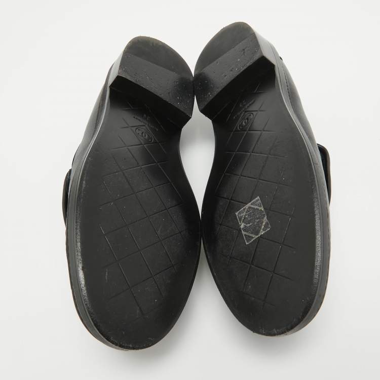 Pre Owned Chanel Black Quilted Leather CC Turnlock Loafers Size 39