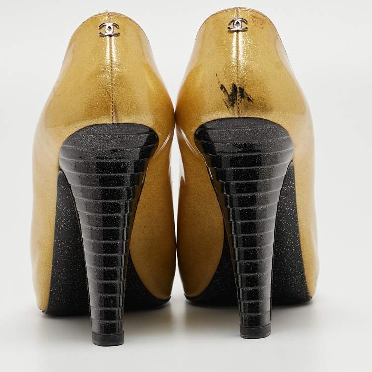 Pre Owned Chanel Yellow/Black Patent Cap Toe Pumps Size 39
