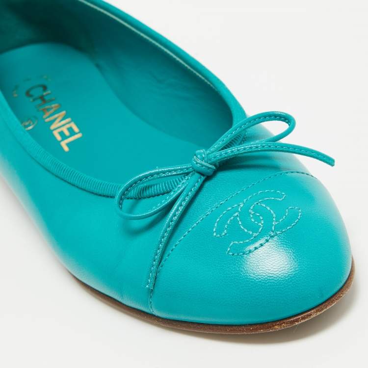 Pre Owned Chanel Blue Leather CC Cap Toe Ballet Flats Size 38