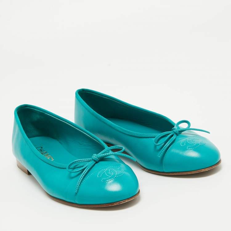 Pre Owned Chanel Blue Leather CC Cap Toe Ballet Flats Size 38