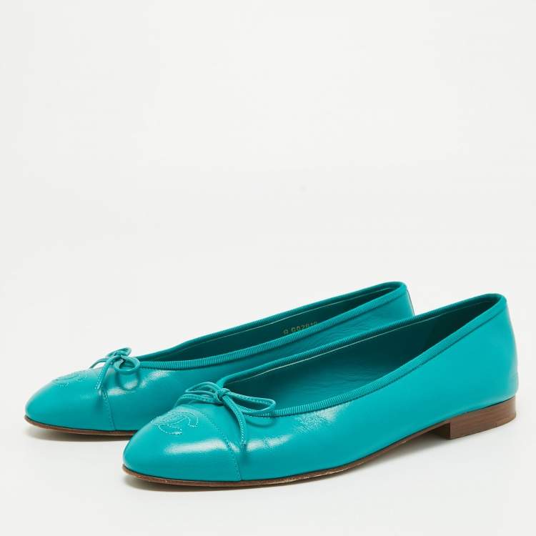Pre Owned Chanel Blue Leather CC Cap Toe Ballet Flats Size 38