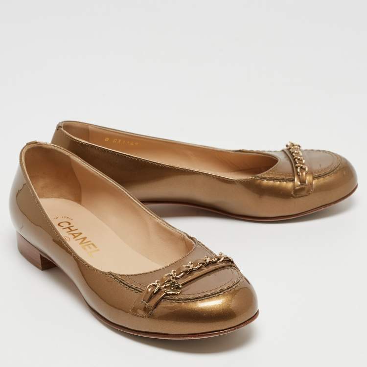 Pre Owned Chanel Metallic Patent Leather CC Chain Link Loafers Size 36.5