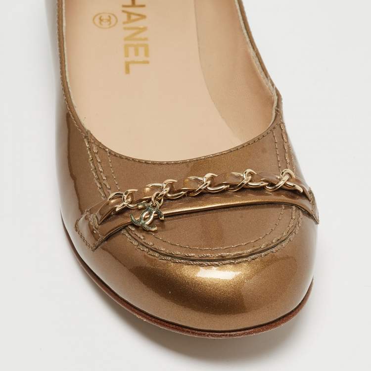 Pre Owned Chanel Metallic Patent Leather CC Chain Link Loafers Size 36.5