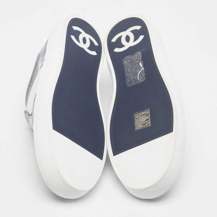Pre Owned Chanel Navy Blue/White Leather CC Embroidered Slip on Sneakers Size 39