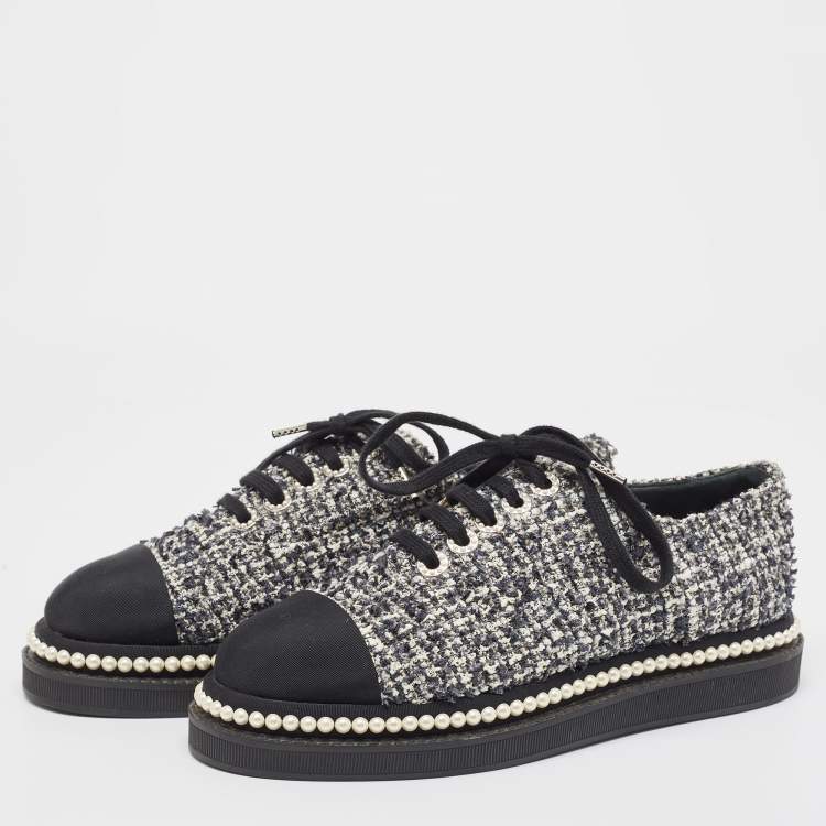 Pre Owned Chanel Black/White Tweed and Canvas Cap Toe Faux Pearl Trim Oxfords Sneakers Size 38