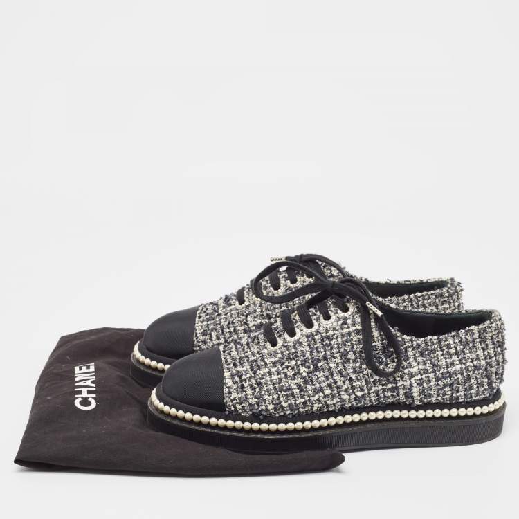 Pre Owned Chanel Black/White Tweed and Canvas Cap Toe Faux Pearl Trim Oxfords Sneakers Size 38