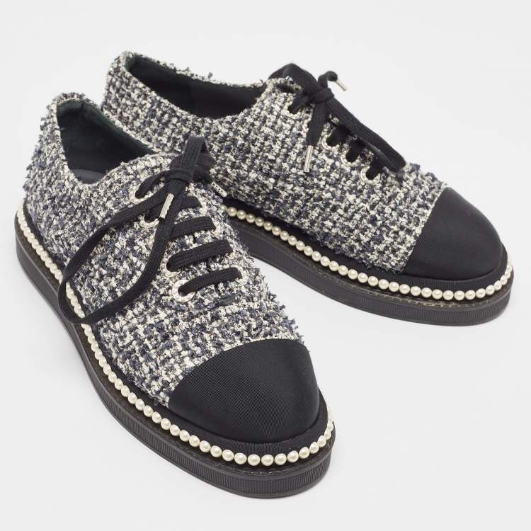 Pre Owned Chanel Black/White Tweed and Canvas Cap Toe Faux Pearl Trim Oxfords Sneakers Size 38