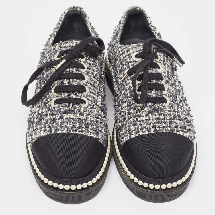 Pre Owned Chanel Black/White Tweed and Canvas Cap Toe Faux Pearl Trim Oxfords Sneakers Size 38