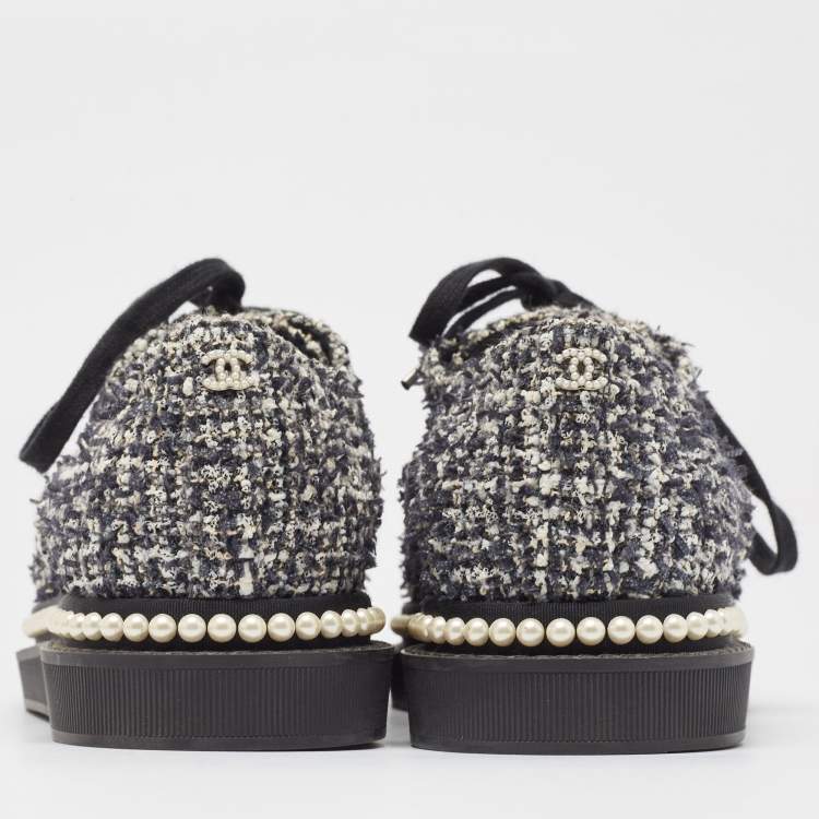 Pre Owned Chanel Black/White Tweed and Canvas Cap Toe Faux Pearl Trim Oxfords Sneakers Size 38